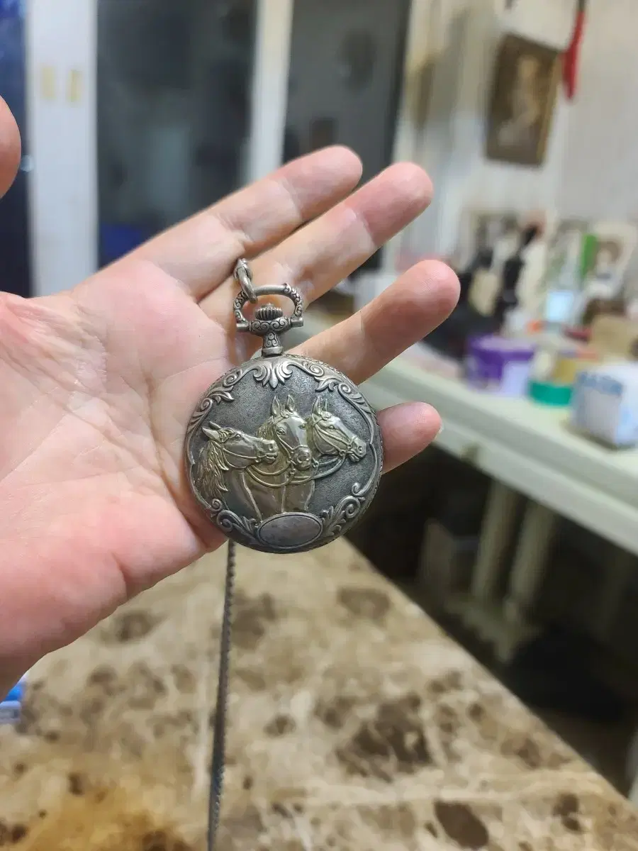 스위스 a pocket watch